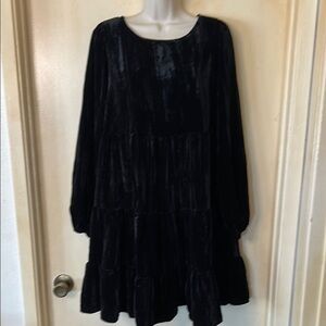 She + Sky Black Bishop Sleeve Crushed Velvet Tiered Dress size M